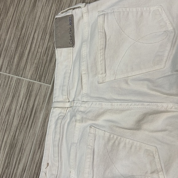 Calvin Klein White Ripped Capris/Cropped Jeans - 12 - Picture 4 of 7